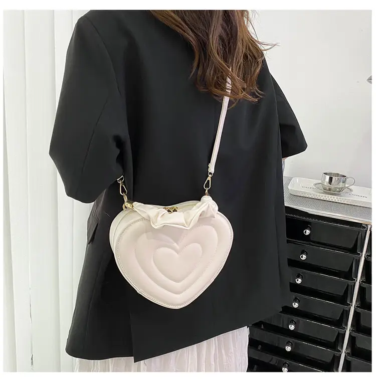 Women's Red Heart Crossbody Bag 2022 — feature 22