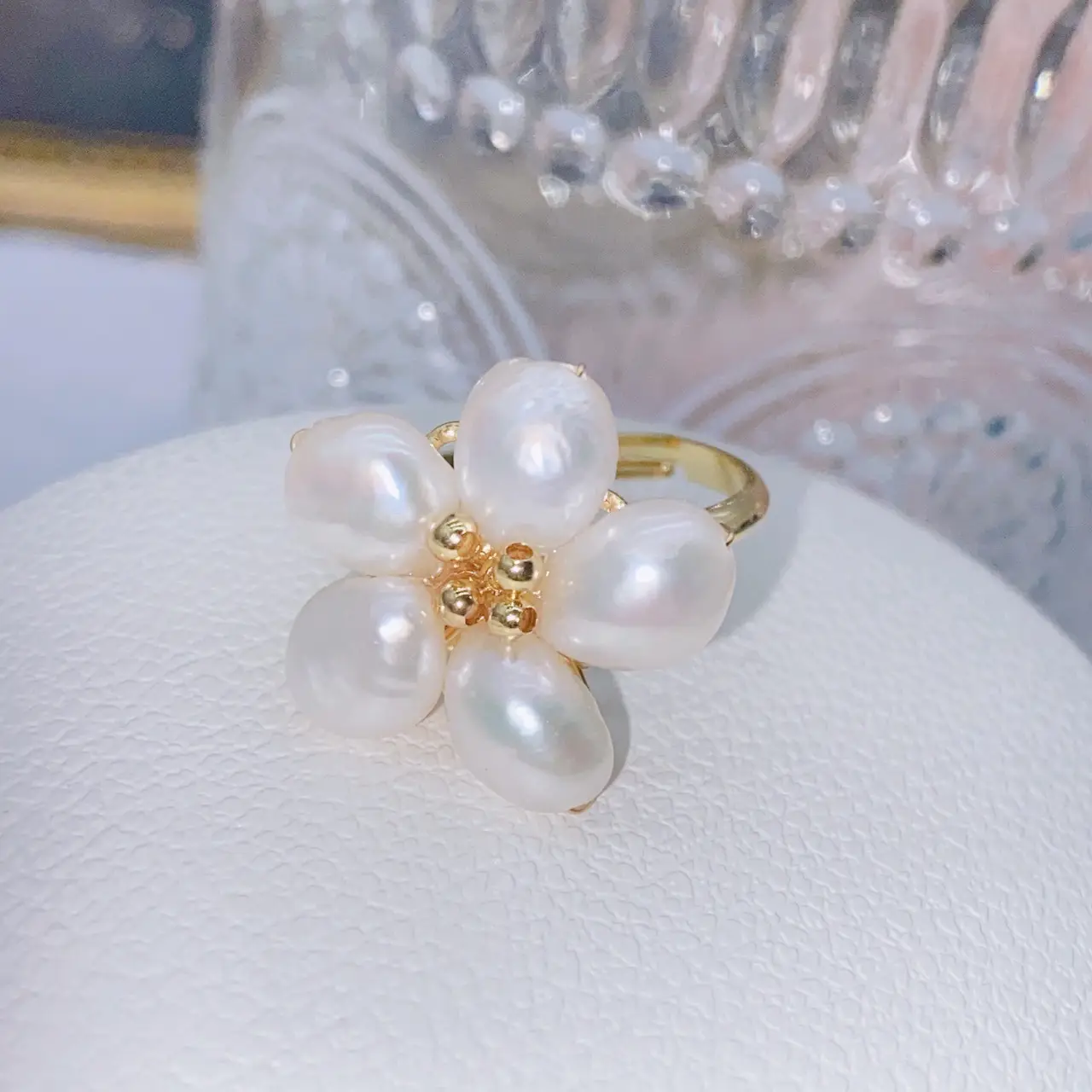 Sweet Light Luxury Five-Petal Pearl Ring — feature 11