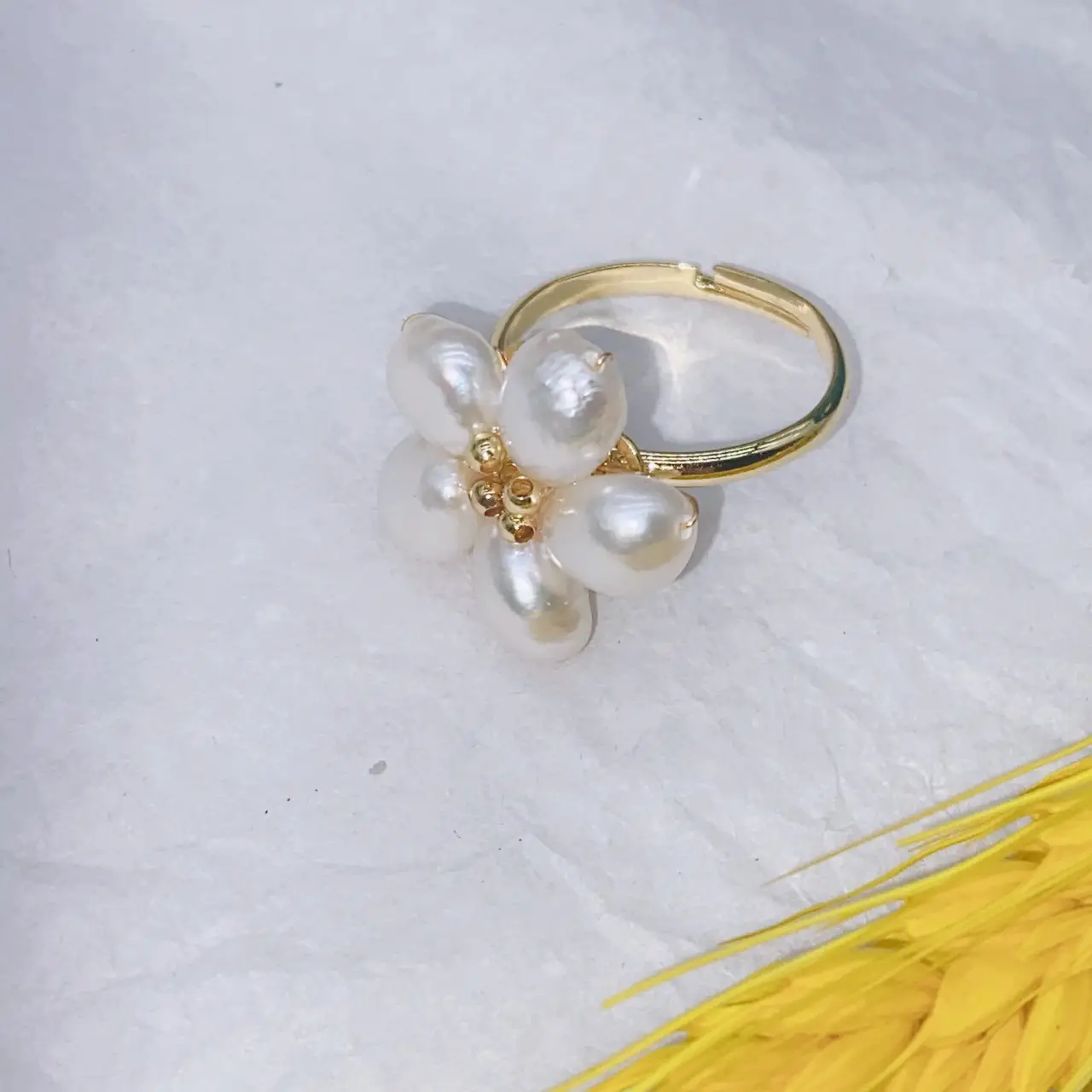 Sweet Light Luxury Five-Petal Pearl Ring — feature 12