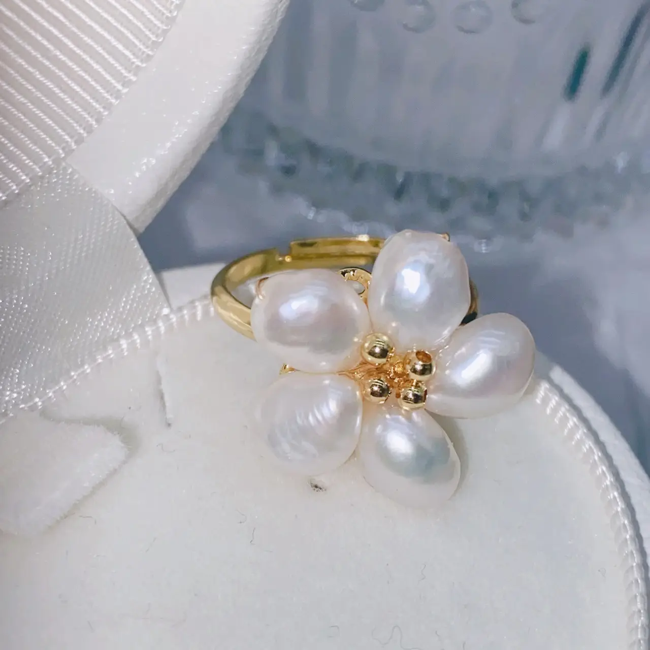 Sweet Light Luxury Five-Petal Pearl Ring — feature 13