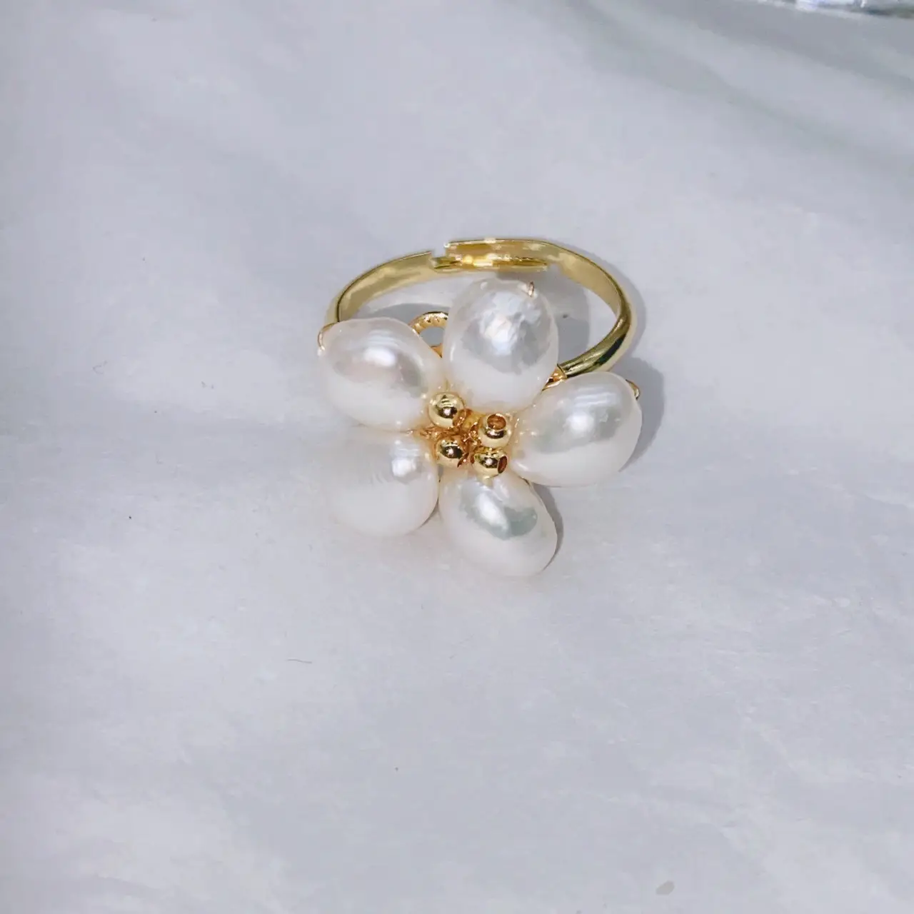 Sweet Light Luxury Five-Petal Pearl Ring — feature 9