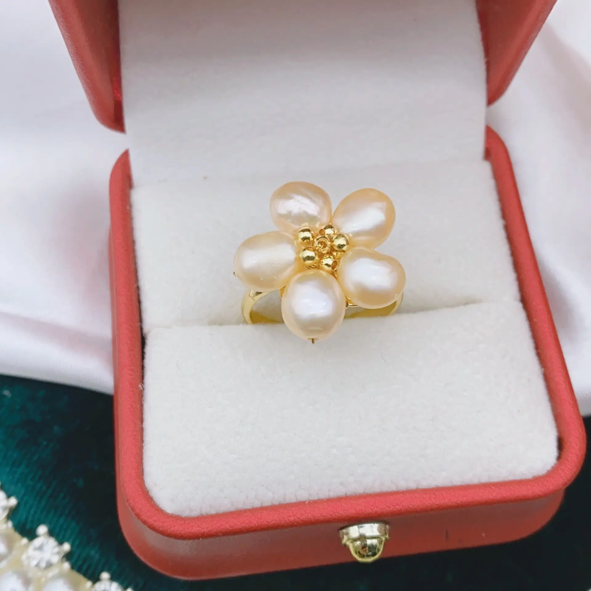 Sweet Light Luxury Five-Petal Pearl Ring - Image 2