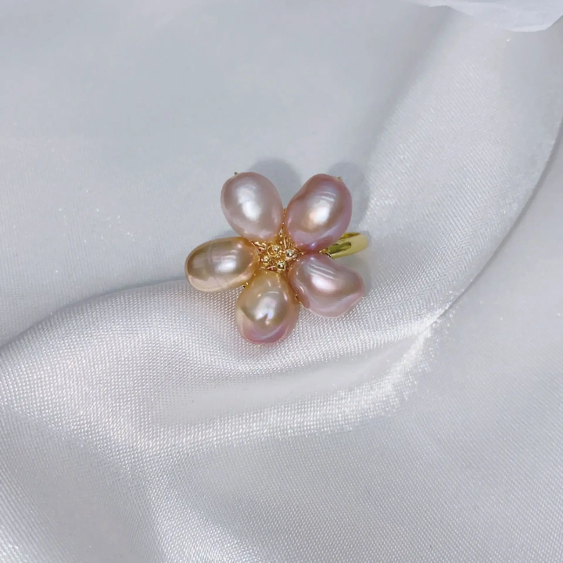 Sweet Light Luxury Five-Petal Pearl Ring - Image 3