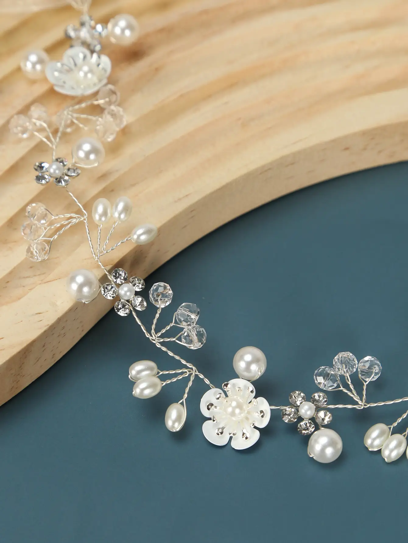 Beautiful Flower Handmade Pearl Beaded Headband for Wedding Dress — feature 15