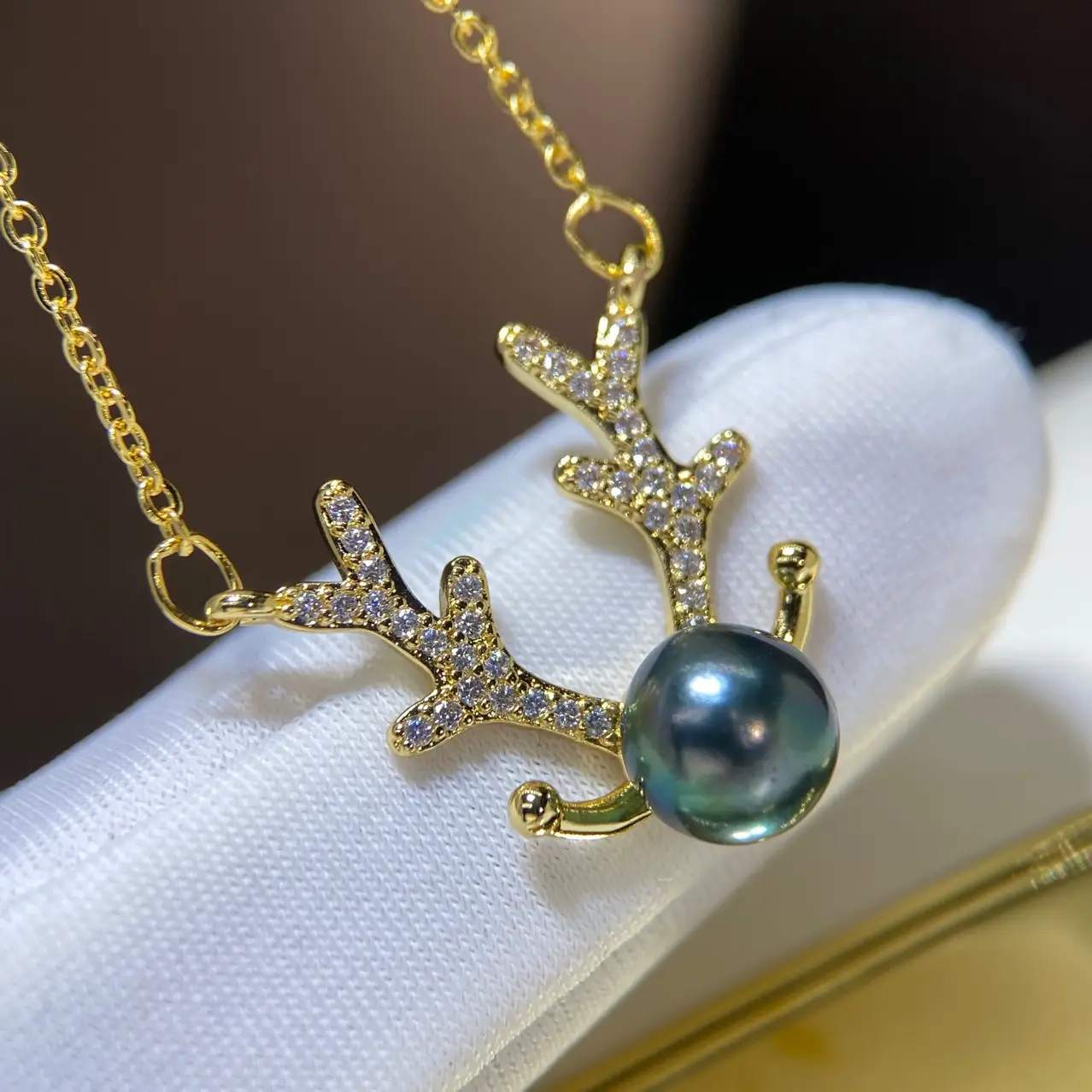 Natural Black Pearl Tahiti Peacock Necklace — feature 10