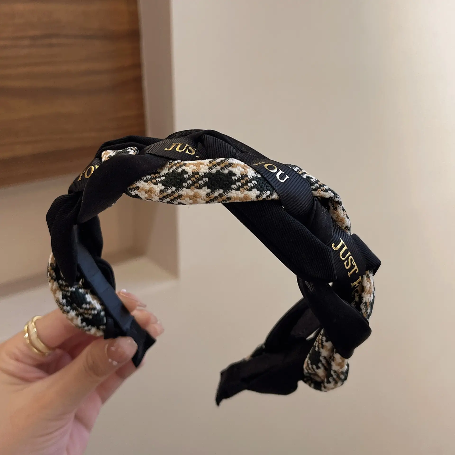 Elegant Black Pleated Hair Hoop for Women - Image 7