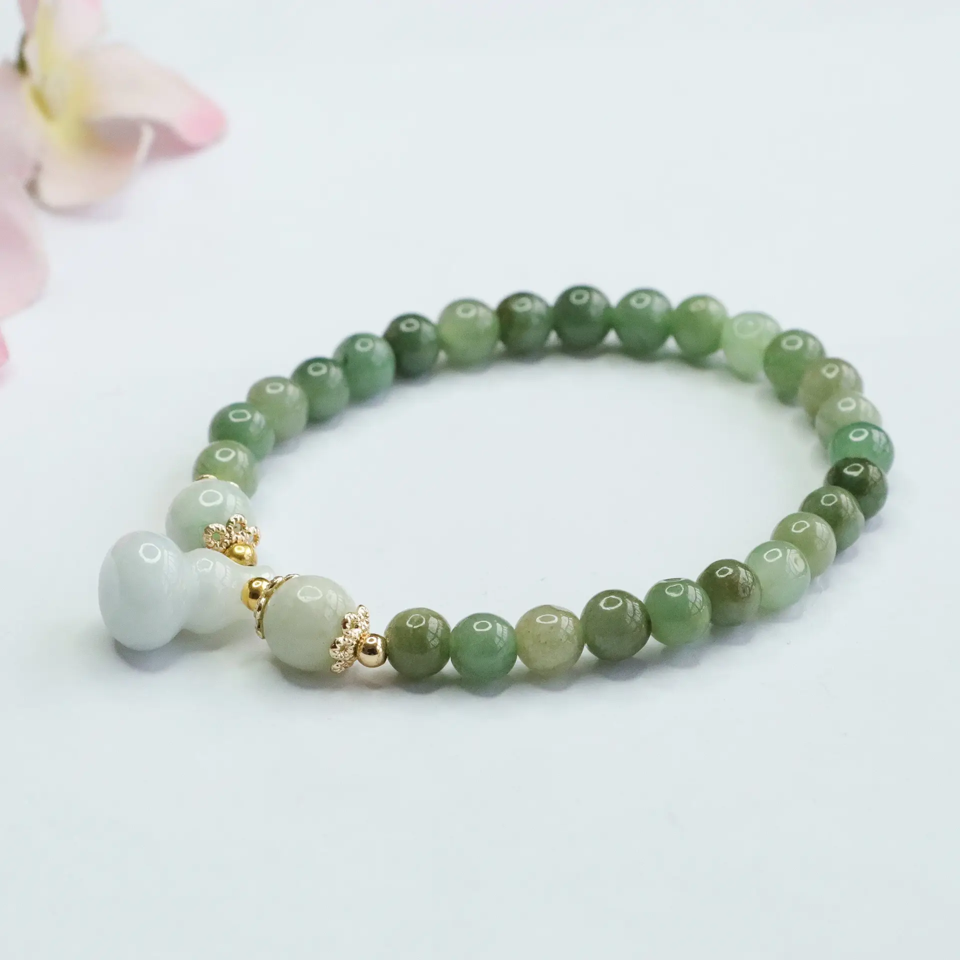 Guan Yu Jade Oil Green Bracelet Natural Grade — feature 10