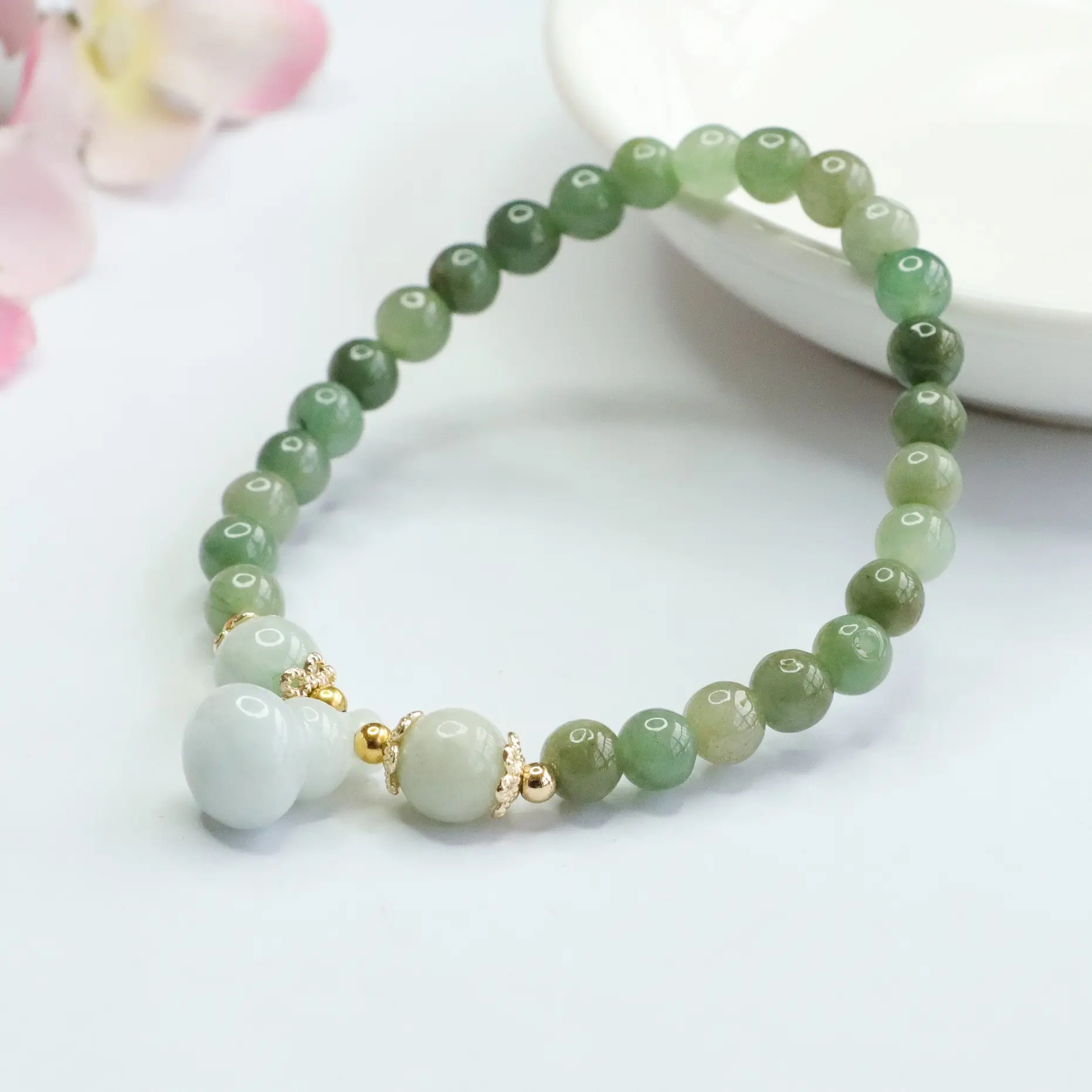 Guan Yu Jade Oil Green Bracelet Natural Grade — feature 5