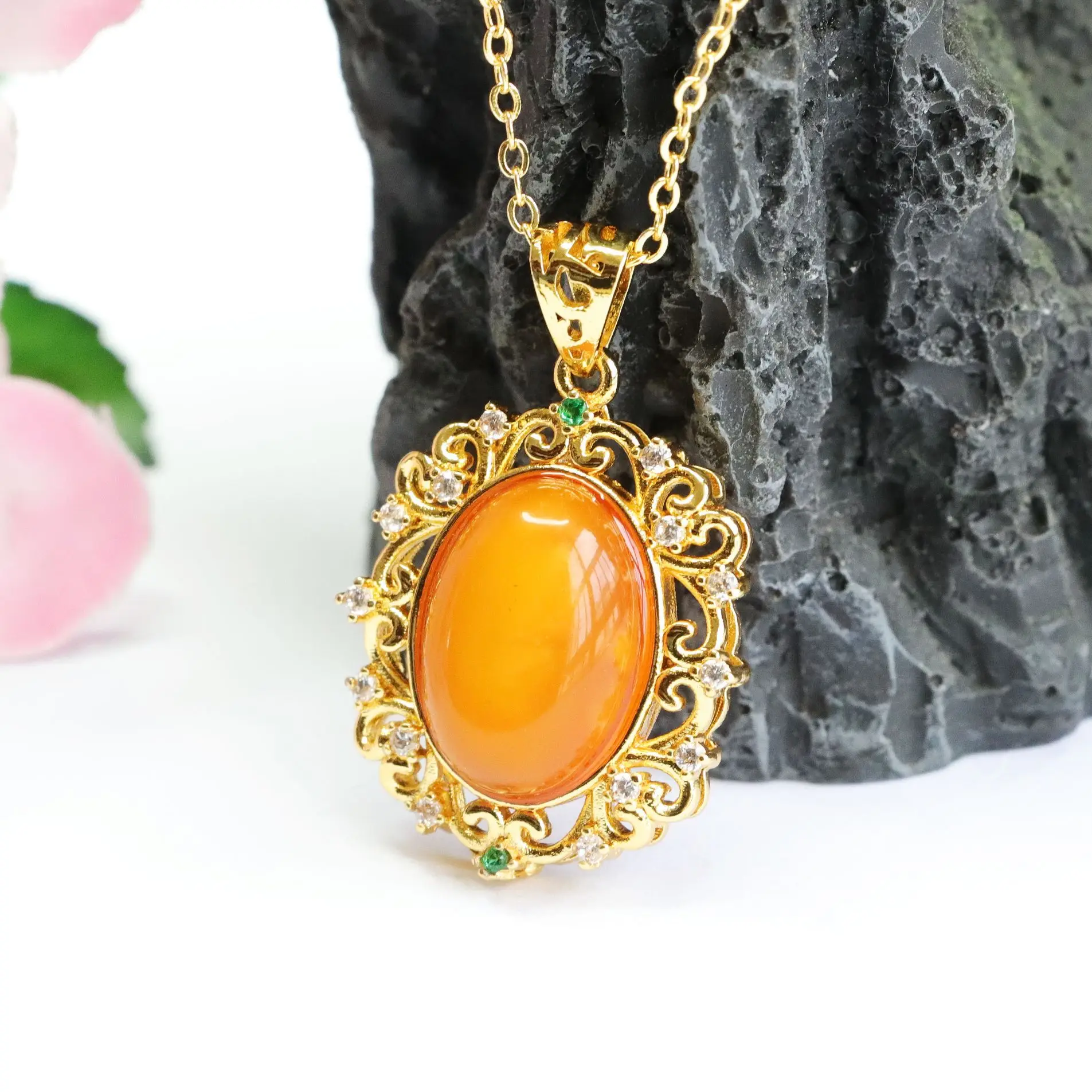 Guan Yu Amber Pendant Necklace with Gold Plating — feature 10