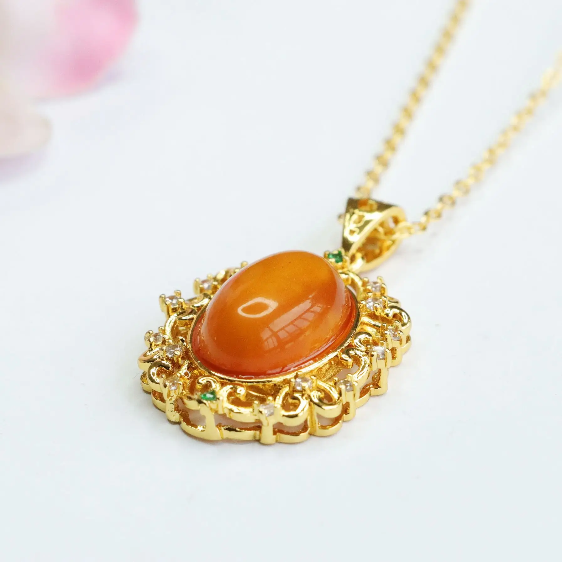 Guan Yu Amber Pendant Necklace with Gold Plating — feature 7