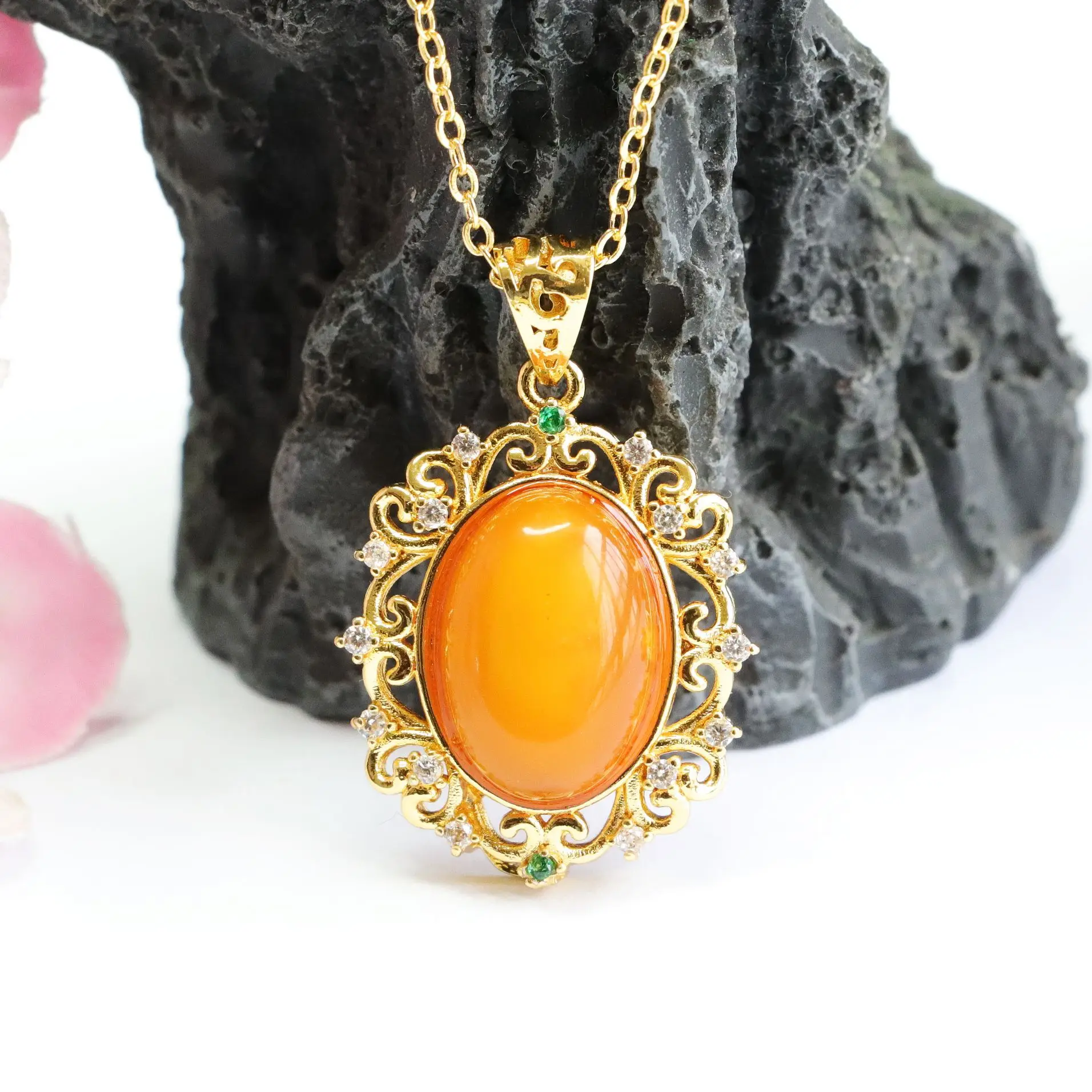 Guan Yu Amber Pendant Necklace with Gold Plating — feature 9