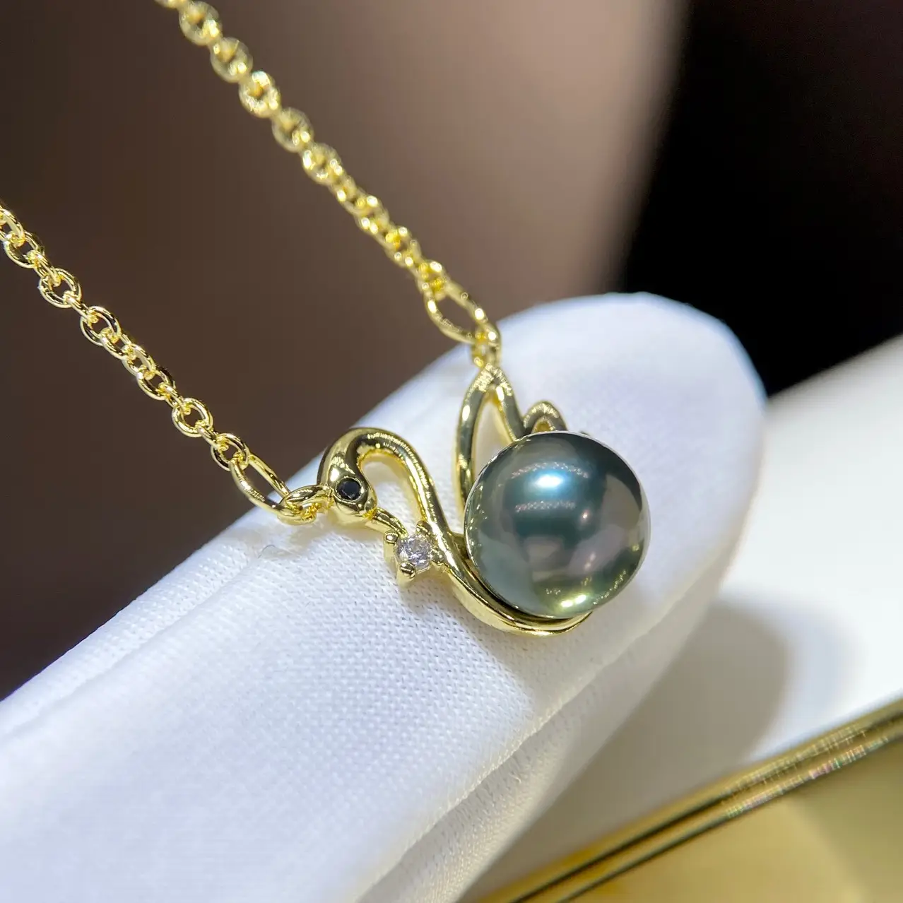 Natural Black Pearl Tahiti Peacock Necklace — feature 10
