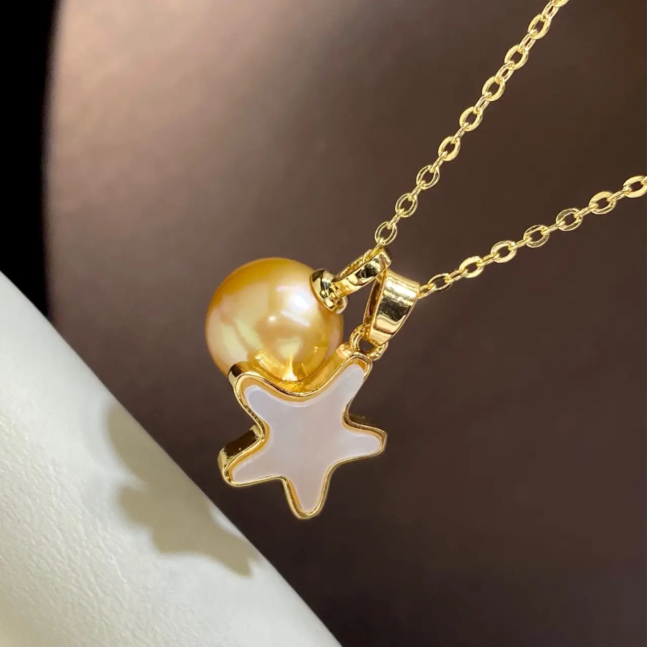Natural Pearl Pendant Necklace Women Gold Chain Distinctive Design - Image 2
