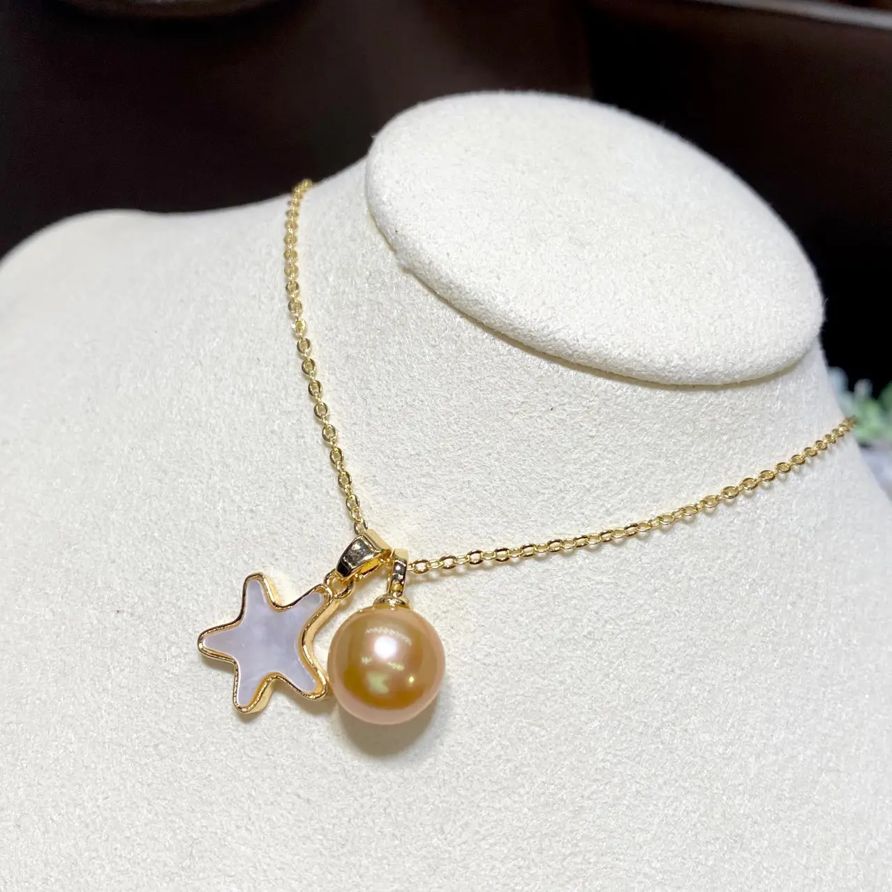 Natural Pearl Pendant Necklace Women Gold Chain Distinctive Design - Image 3