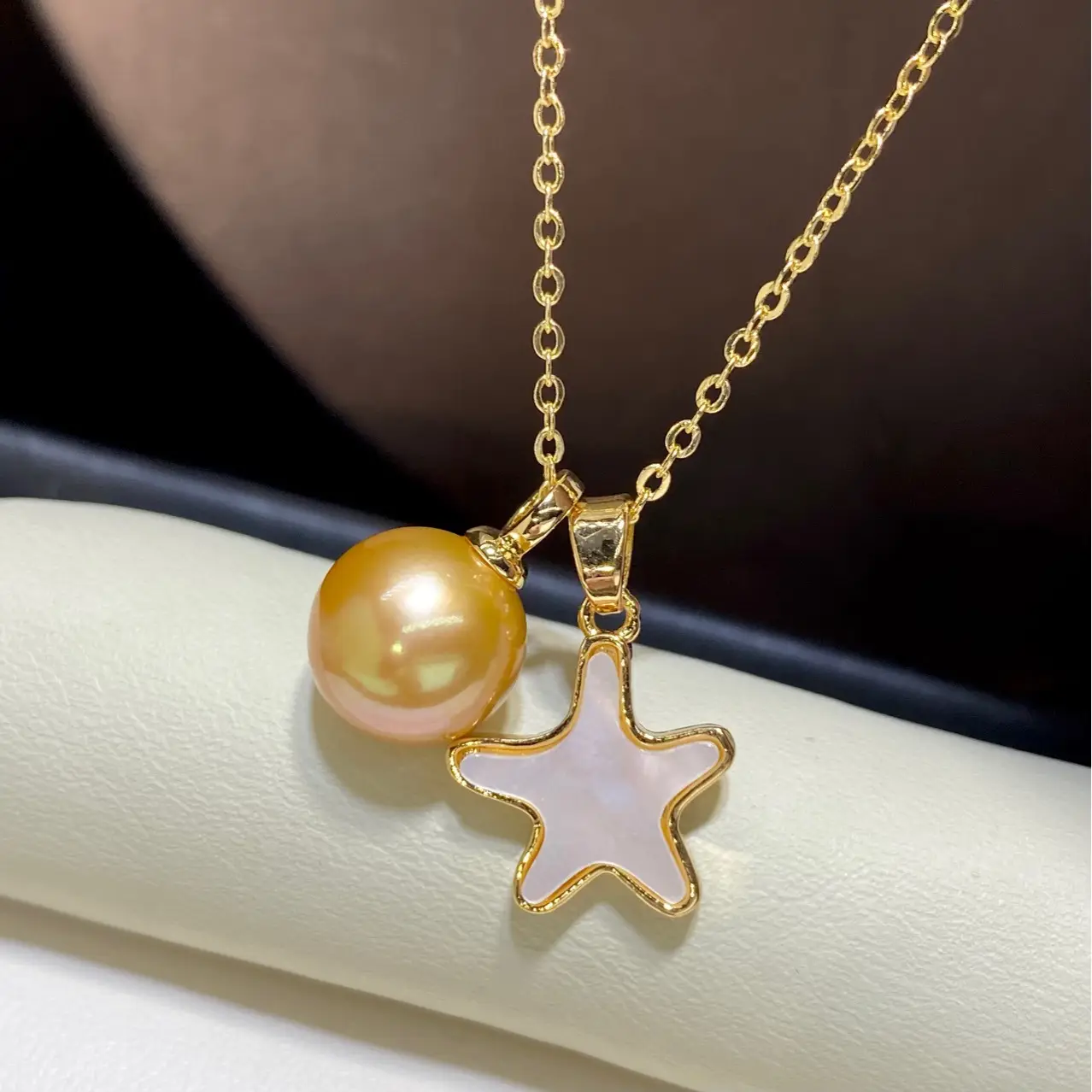 Natural Pearl Pendant Necklace Women Gold Chain Distinctive Design — feature 9