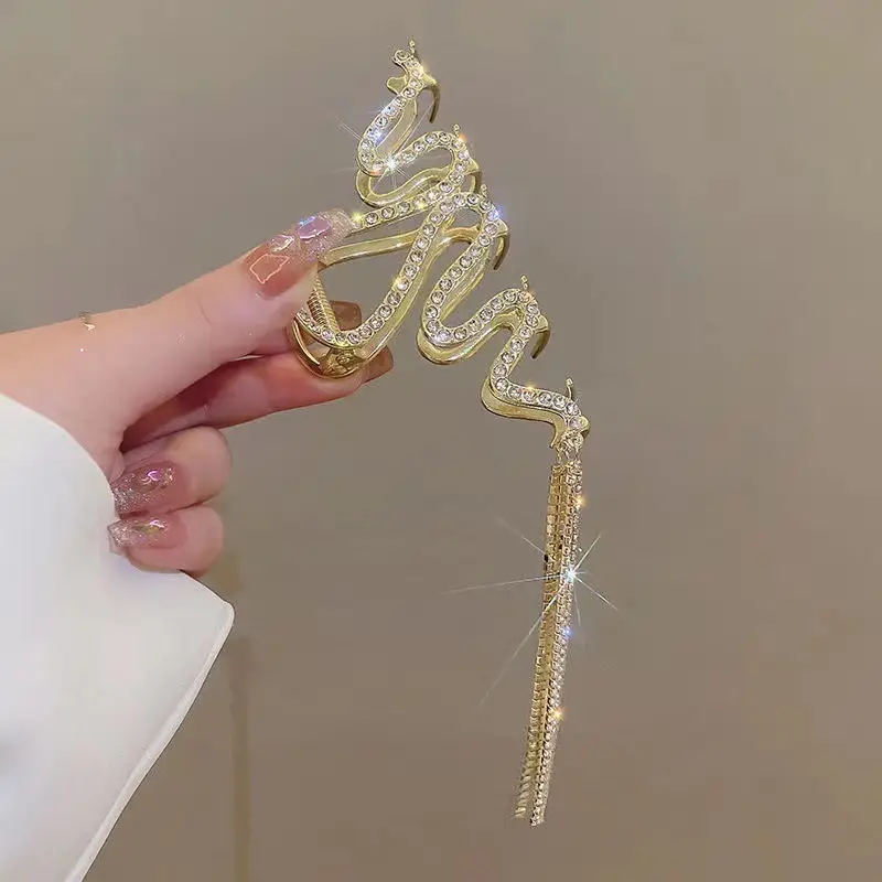 Korean Style Tassel Hairpin with Diamond Grip — feature 6