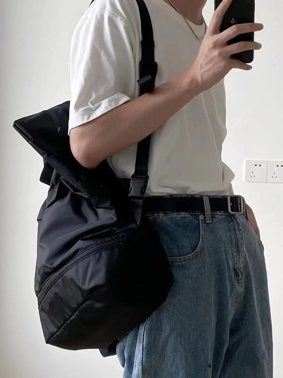 Men Women Nylon Backpack Large Capacity Black — feature 12