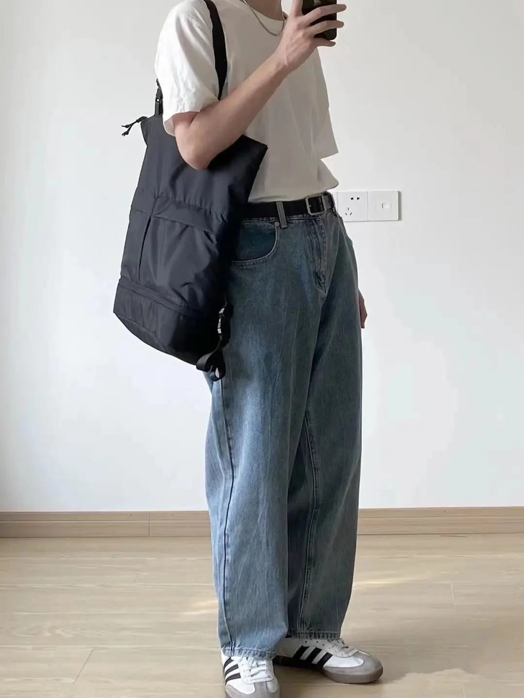 Men Women Nylon Backpack Large Capacity Black — feature 13