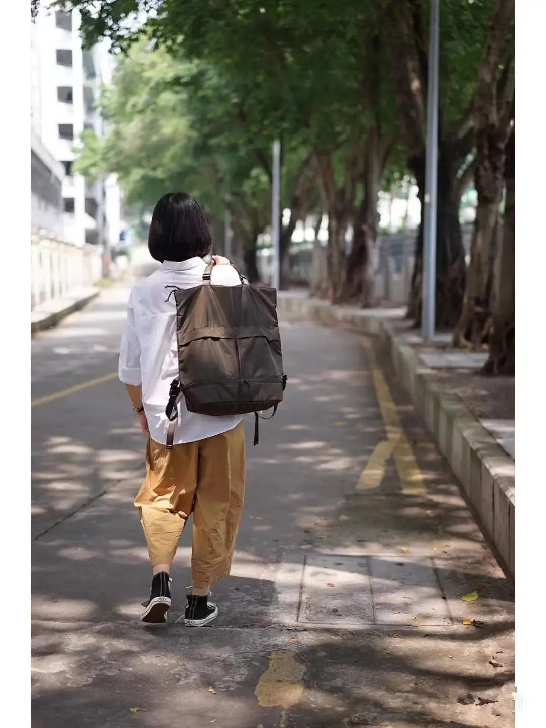 Men Women Nylon Backpack Large Capacity Black — feature 6