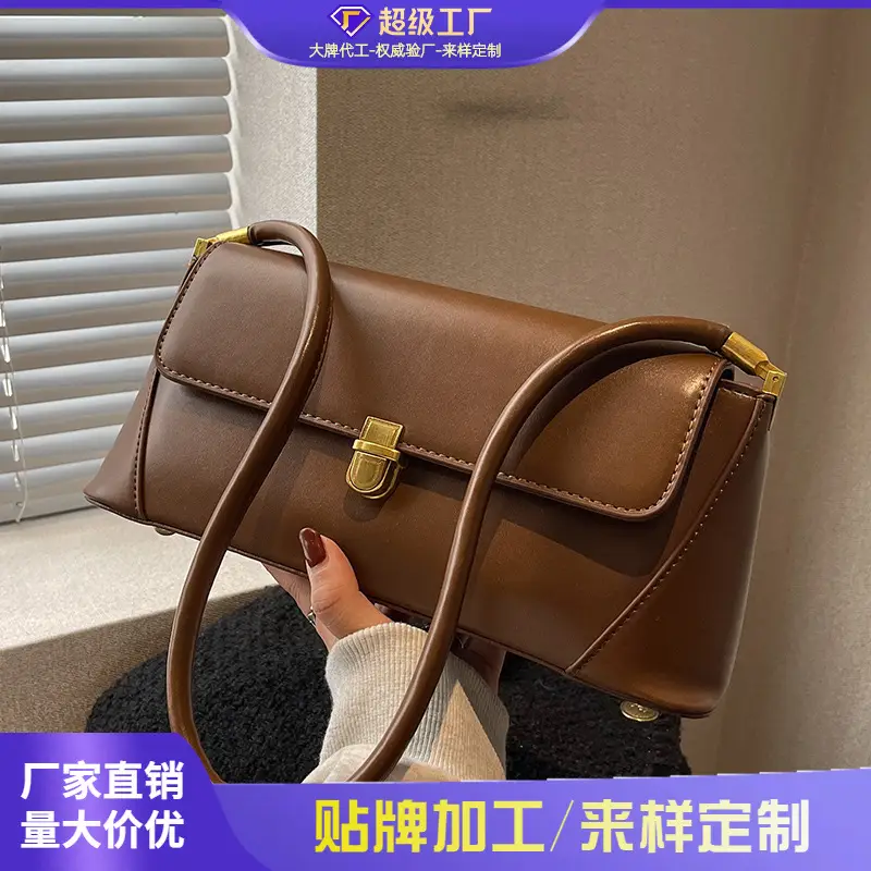 Black Leather Shoulder Bag with Gold Plated Latches - Image 5