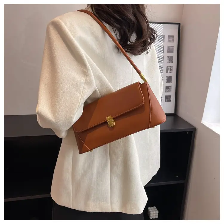 Black Leather Shoulder Bag with Gold Plated Latches — feature 30