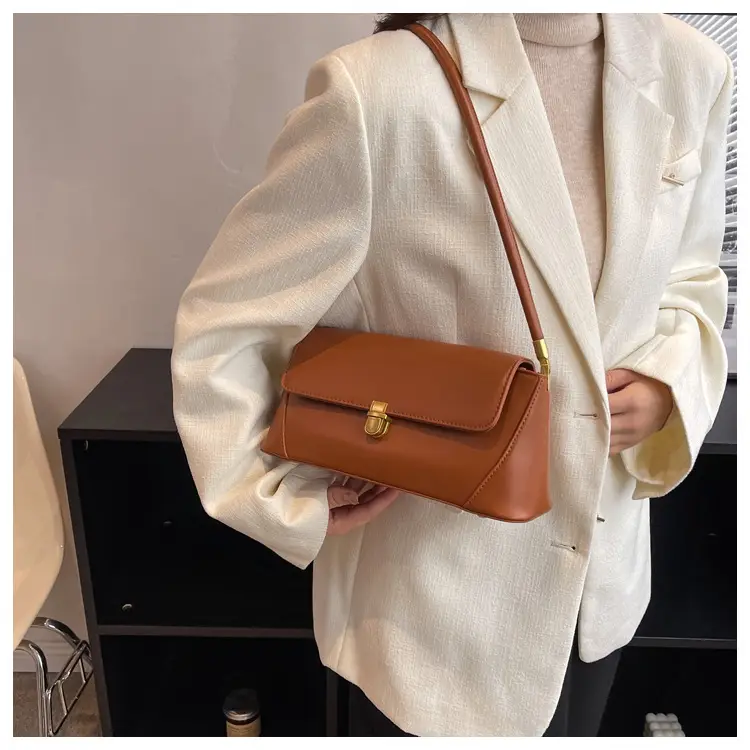 Black Leather Shoulder Bag with Gold Plated Latches — feature 32
