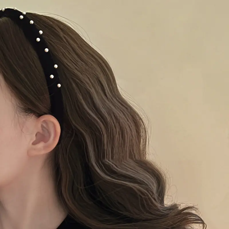 Retro Red Velvet Heart Headband with Pearl Accents - Image 4