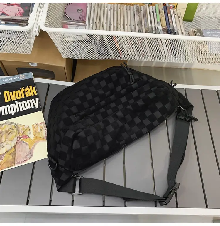 Men Women Large Capacity Checkered Waist Bag — feature 24