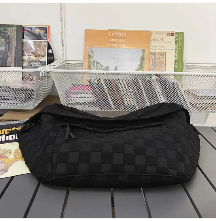 Men Women Large Capacity Checkered Waist Bag — feature 28