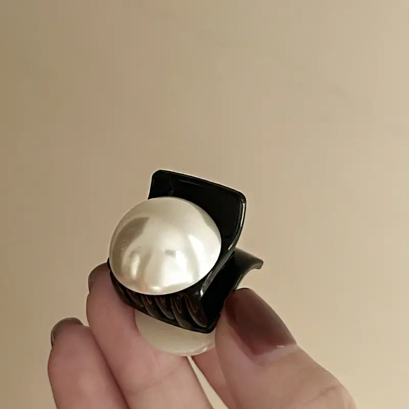 Vintage Pearl Hair Clip Princess Style Small — feature 10