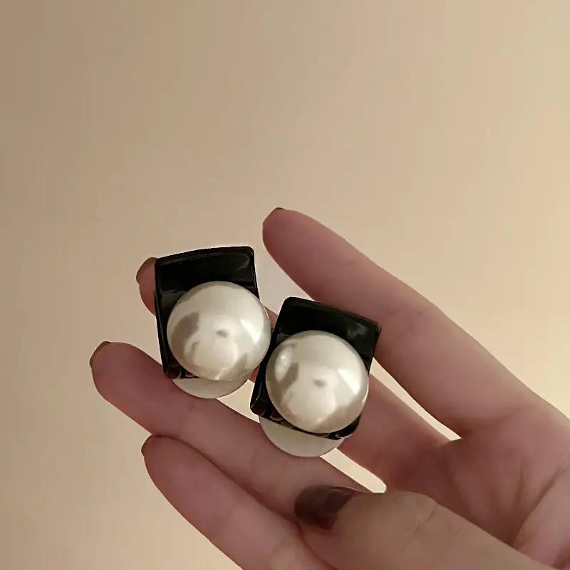 Vintage Pearl Hair Clip Princess Style Small — feature 12