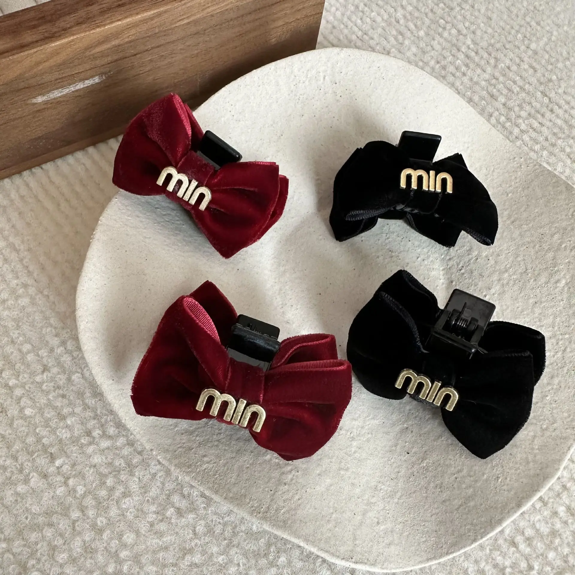 Velvet Bow Hair Clips Min Sweet Princess Pair for Women — feature 2