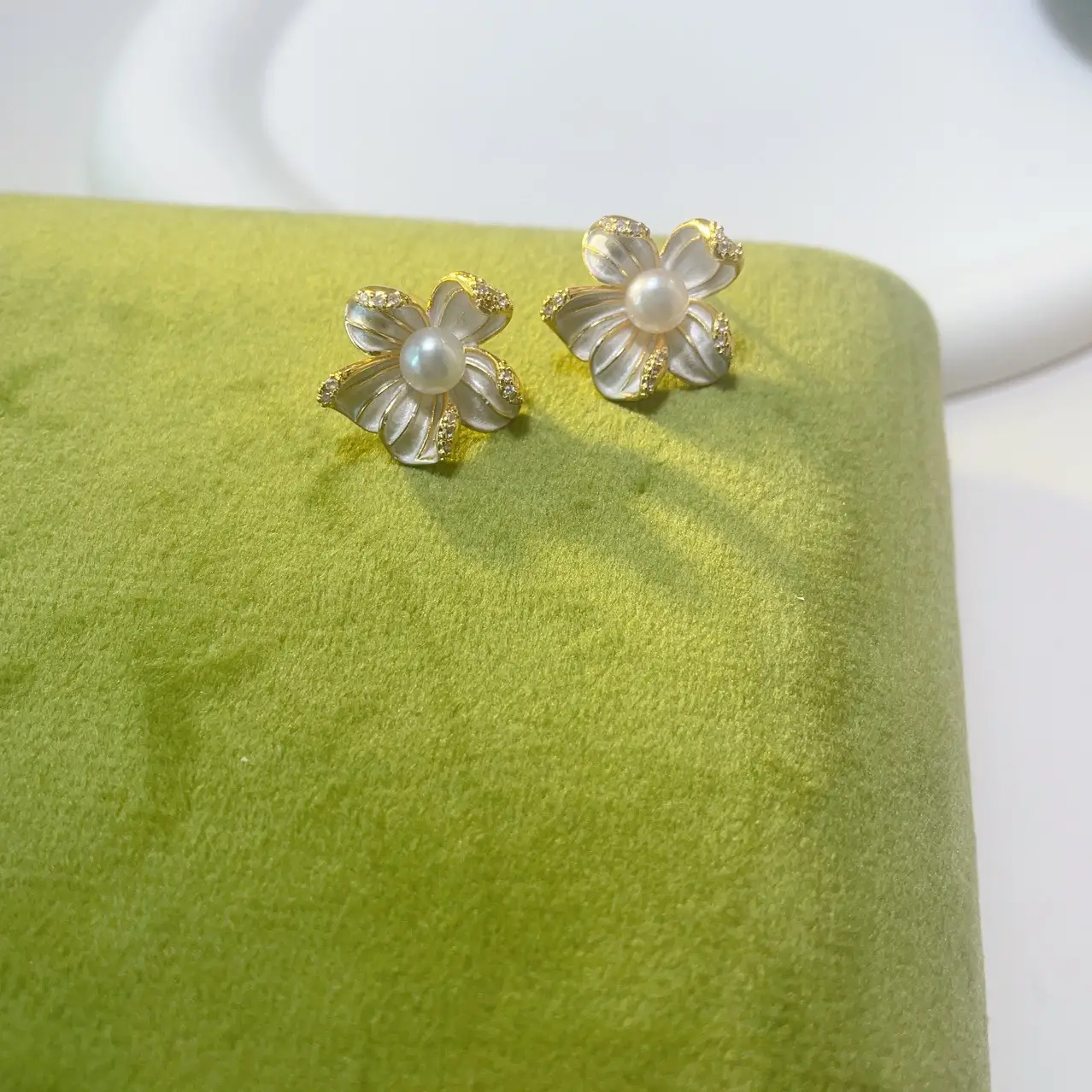 Tianhui Baroque Pearl Earrings Pentagonal Flowers Ear Studs - Image 2