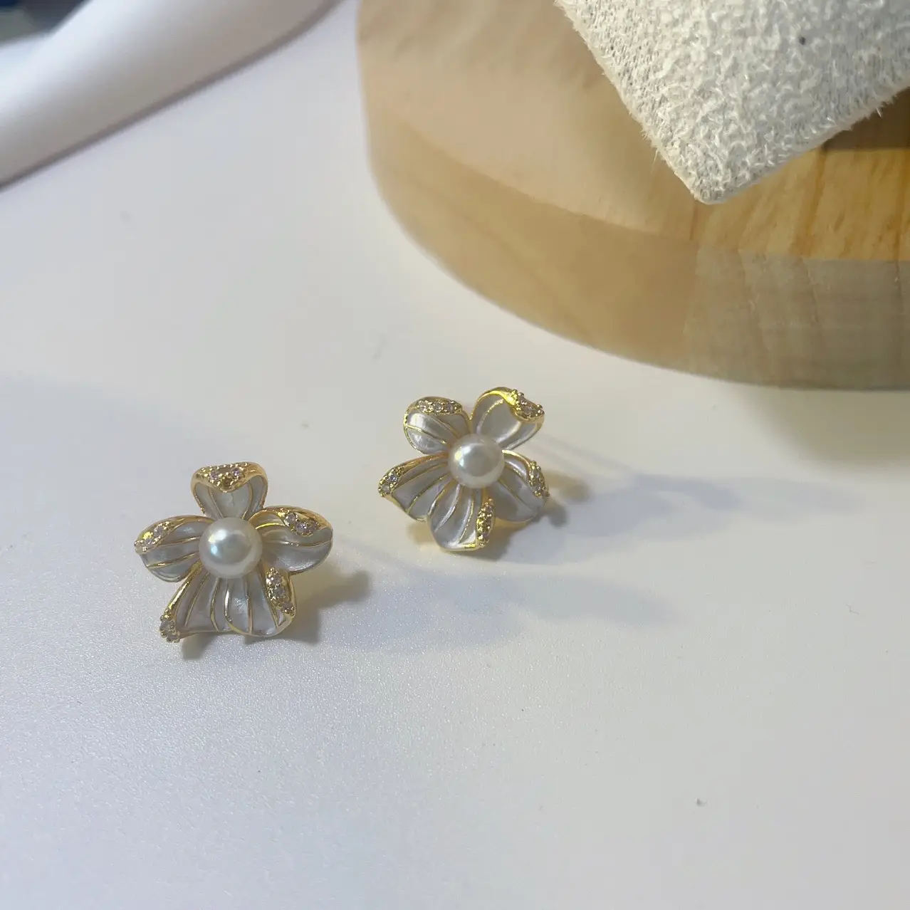 Tianhui Baroque Pearl Earrings Pentagonal Flowers Ear Studs - Image 3