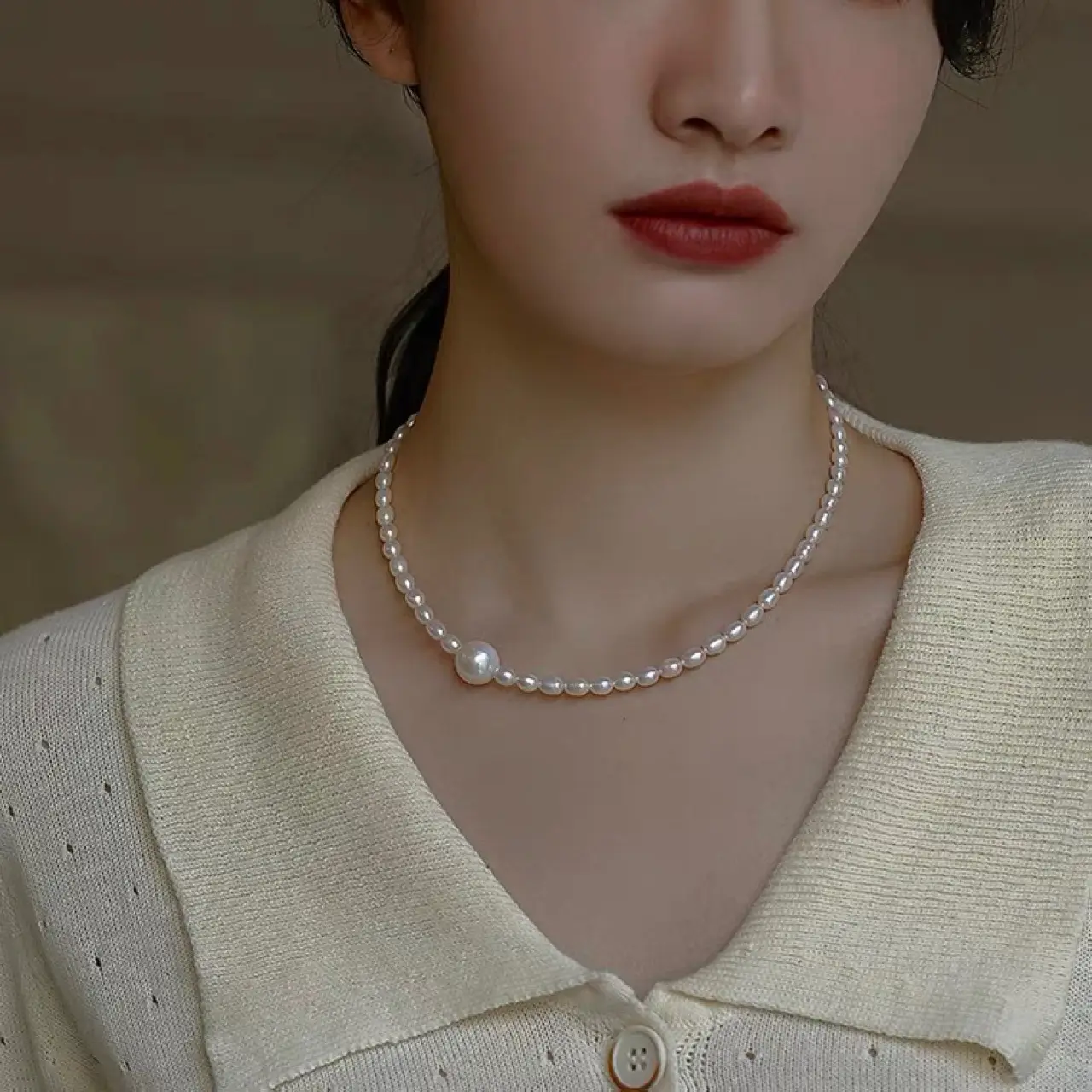 Vintage Pearl Necklace for Women Light Luxury Design