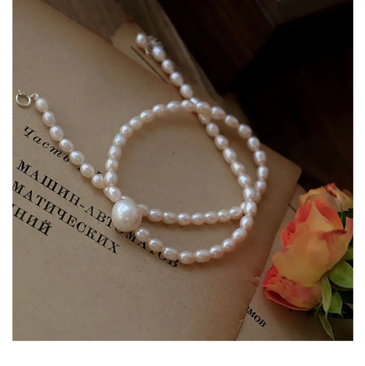 Vintage Pearl Necklace for Women Light Luxury Design