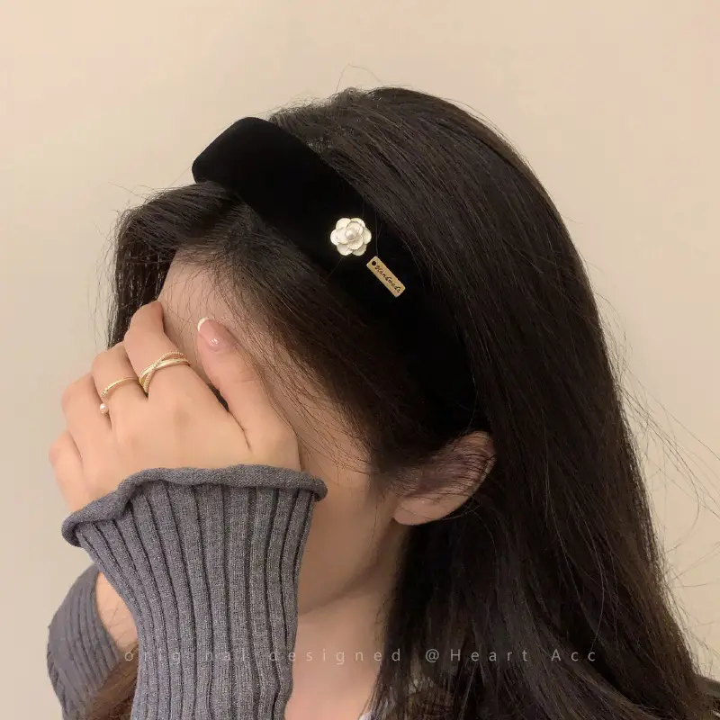 Black Vintage Flower Travel Headband for Women — feature 5