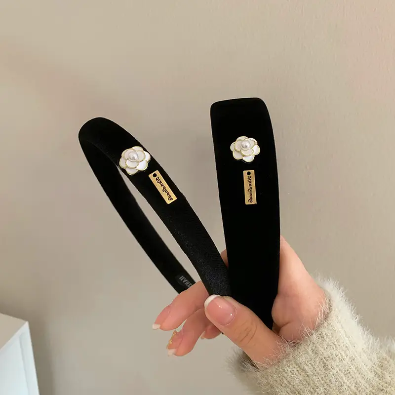 Black Vintage Flower Travel Headband for Women — feature 9