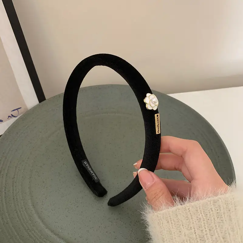 Black Vintage Flower Travel Headband for Women — feature 10