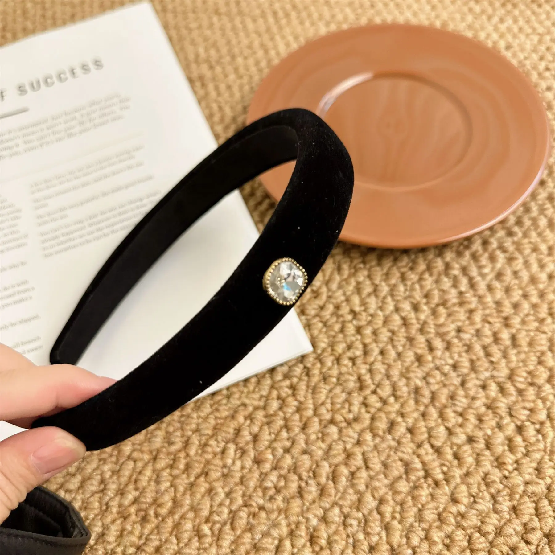 Black Vintage Flower Travel Headband for Women - Image 11
