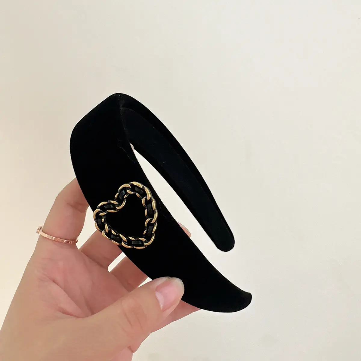 Black Vintage Flower Travel Headband for Women - Image 17