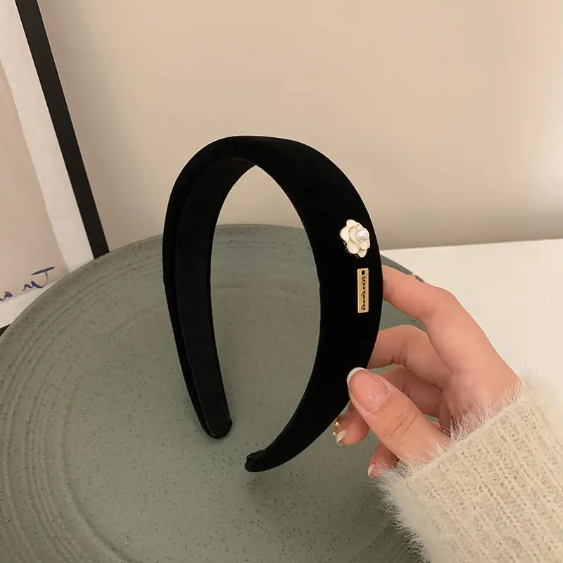 Black Vintage Flower Travel Headband for Women - Image 2