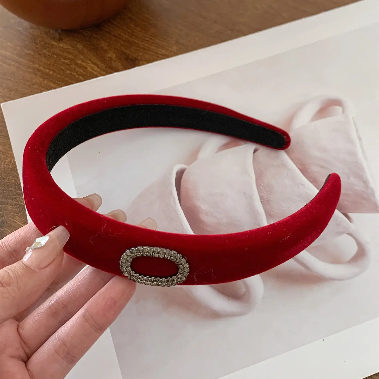 Black Vintage Flower Travel Headband for Women - Image 7