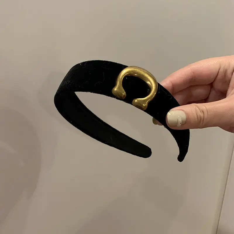 Black Vintage Flower Travel Headband for Women - Image 9