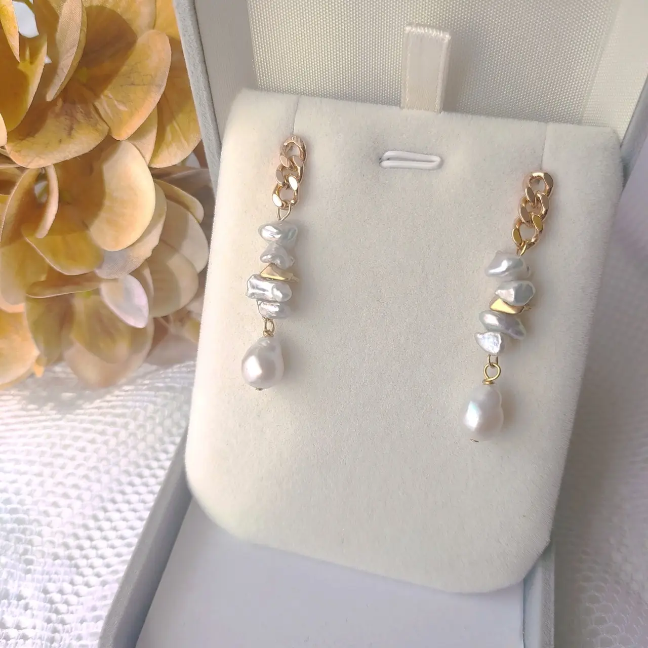 Pearl Earrings Long Design Silver White Baroque — feature 6