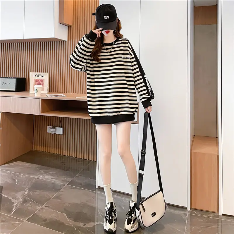 Women's Large Size Contrast Striped Round Neck Sweater — feature 7