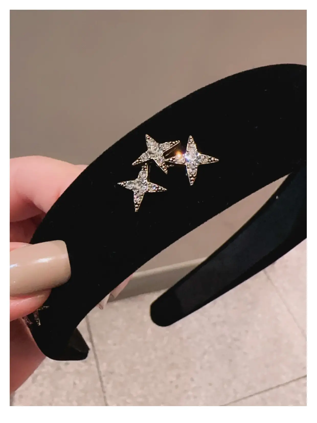 Velvet Star Headband Red Black Adjustable — feature 4