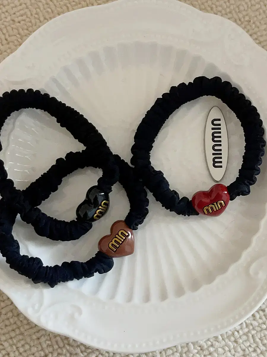 Vintage Black Rubber Hair Bands for Women - Image 2