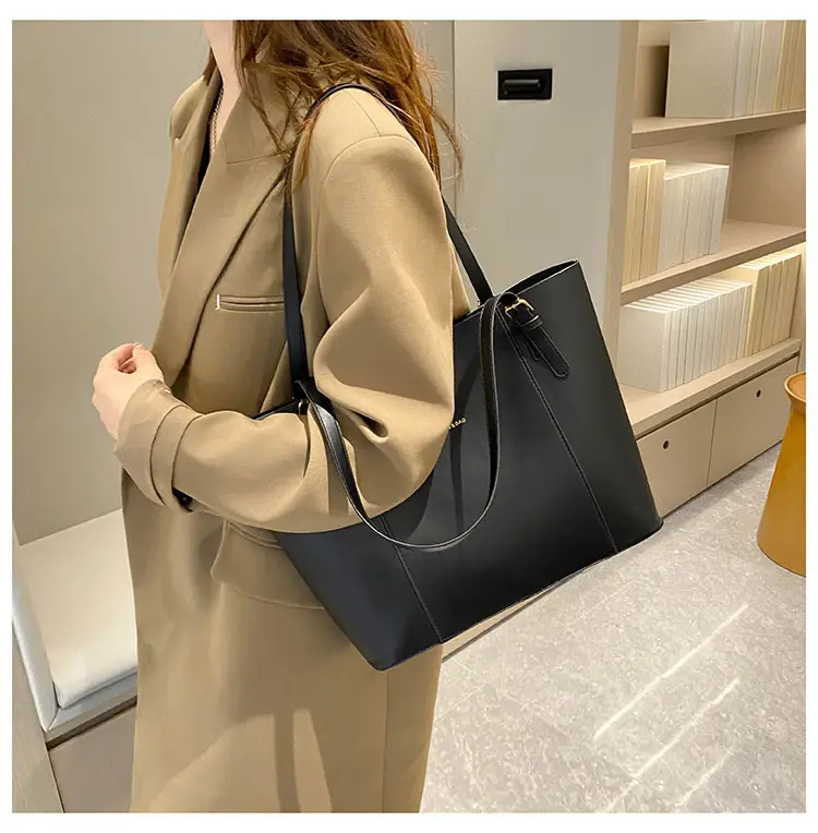 Vintage Black Leather Tote Bag for Women 2023 Winter — feature 14