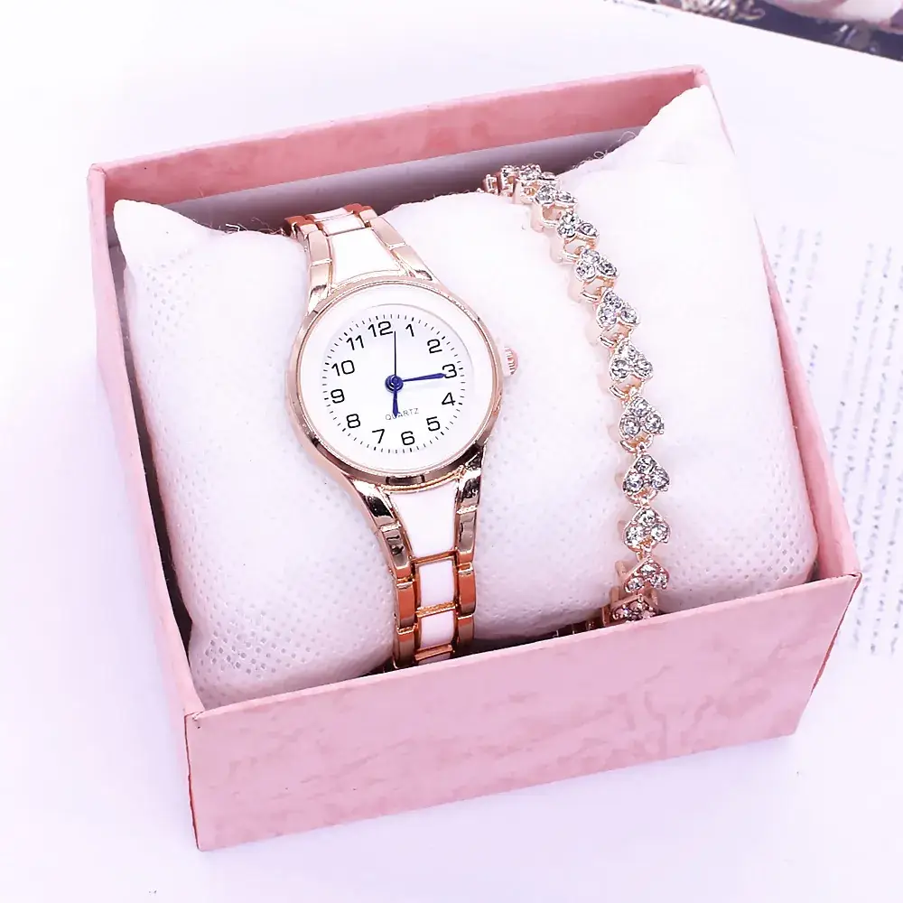Women's Rose Gold Quartz Watch with Chain Strap — feature 10